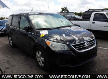 2010-volkswagen-routan-sel-sport-van